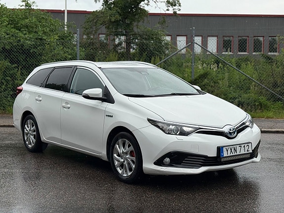 Toyota Auris 2 of 20