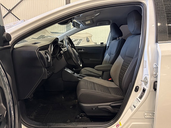 Toyota Auris 9 of 20