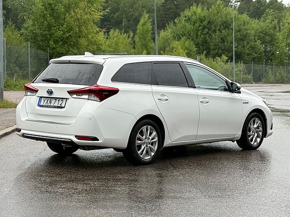 Toyota Auris 8 of 20