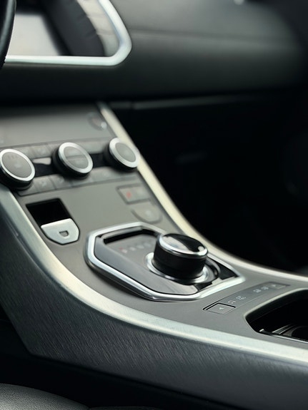 Land Rover Range Rover Evoque 12 of 16