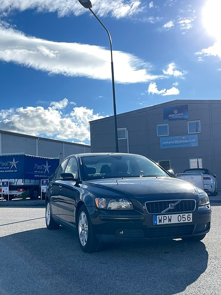 Volvo S40 2 of 5