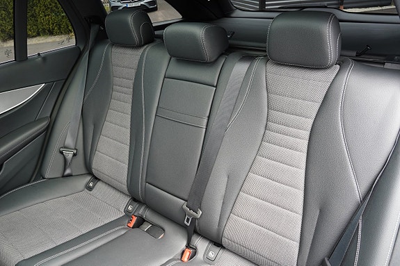 Mercedes-Benz E200 16 of 27