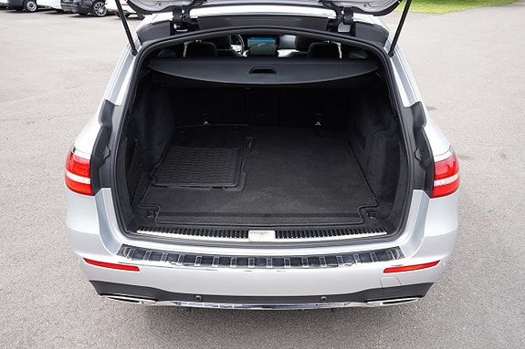 Mercedes-Benz E200 17 of 27