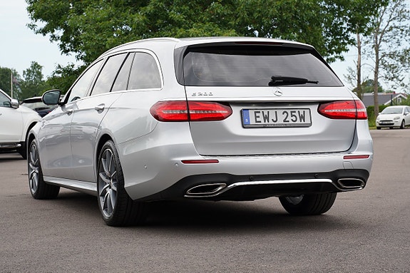 Mercedes-Benz E200 26 of 27