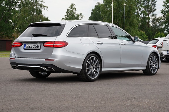 Mercedes-Benz E200 2 of 5