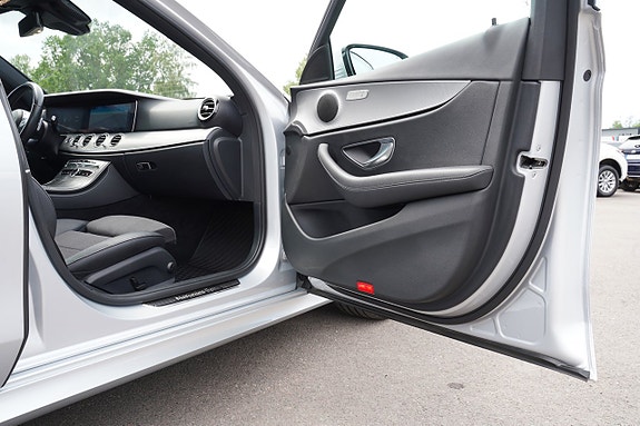Mercedes-Benz E200 20 of 27