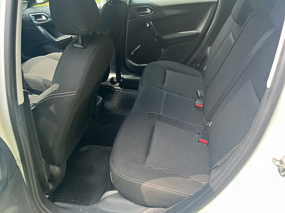Peugeot 208 9 of 10