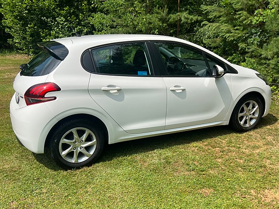 Peugeot 208 7 of 10