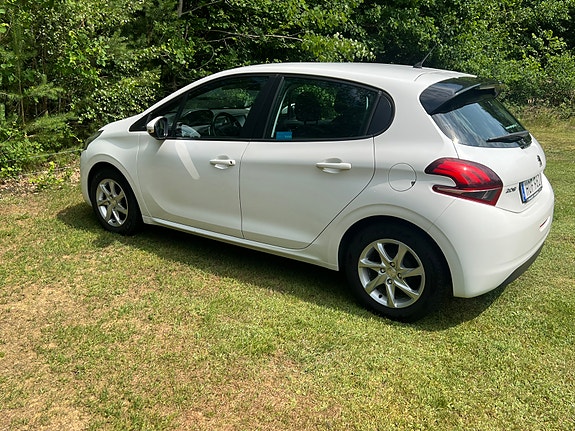Peugeot 208 5 of 10
