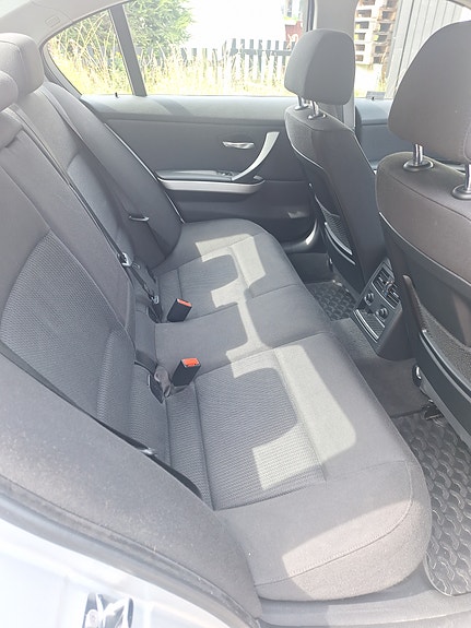 BMW 320i 5 of 5