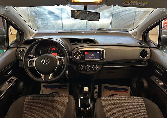 Toyota Yaris 12 of 20