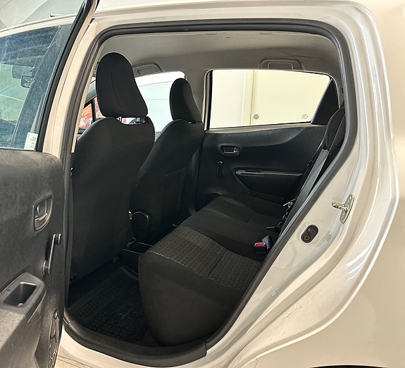 Toyota Yaris 9 of 20