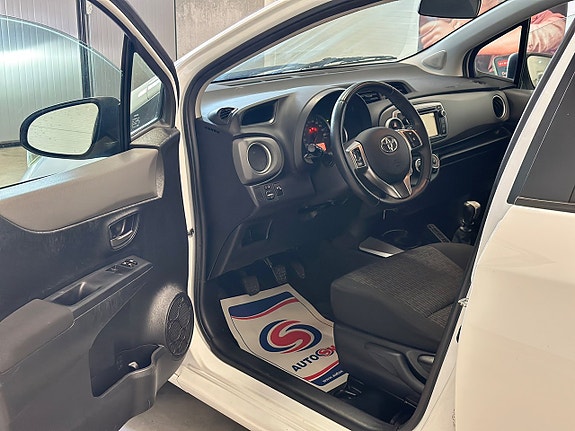 Toyota Yaris 7 of 20