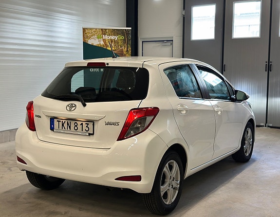 Toyota Yaris 5 of 20