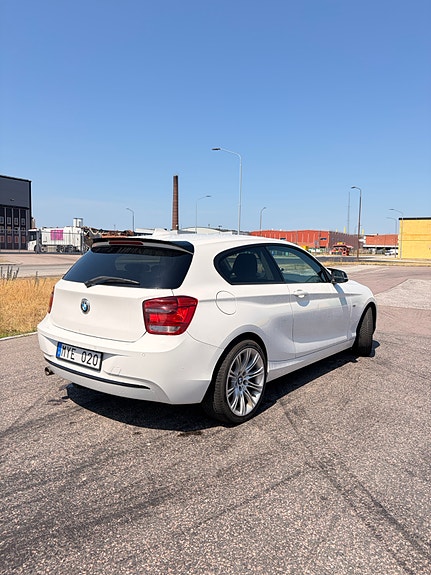 BMW 118d 4 of 5