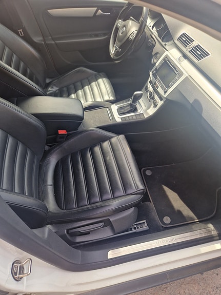 Volkswagen Passat Alltrack 4 of 4