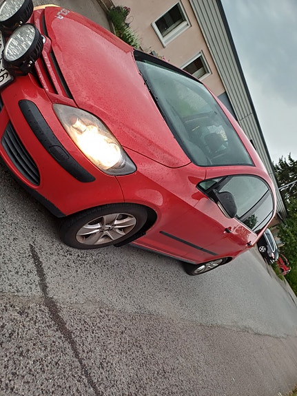Volkswagen Golf Plus 3 of 6