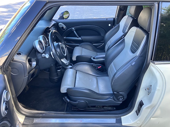 MINI Cooper S 7 of 30