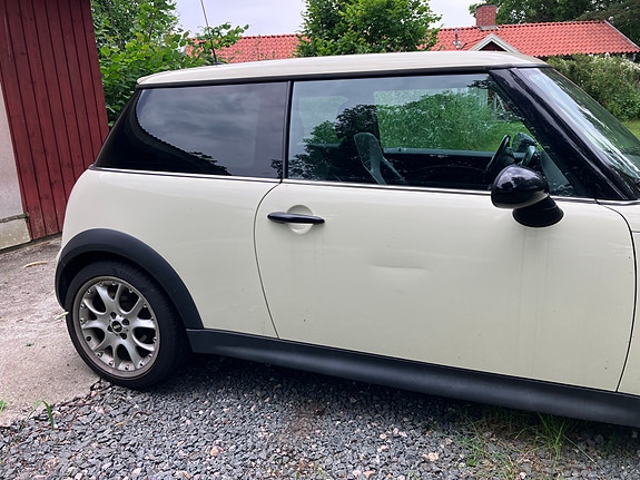 MINI Cooper S 13 of 30
