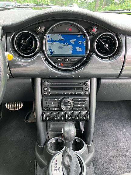 MINI Cooper S 19 of 30