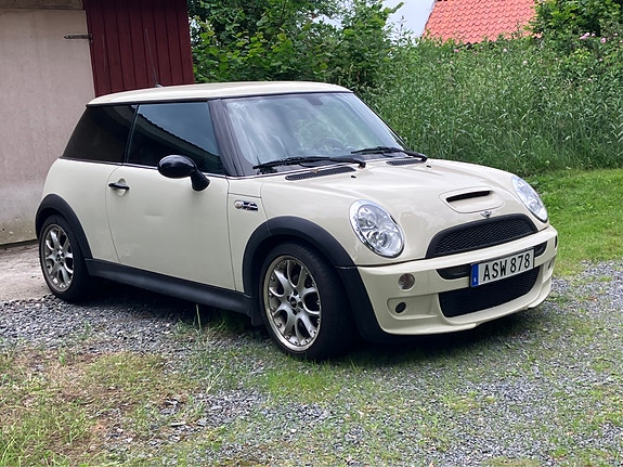 MINI Cooper S 4 of 5
