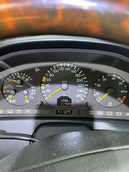 Mercedes-Benz SL320 4 of 5