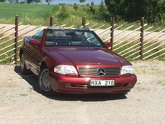 Mercedes-Benz SL320 2 of 5