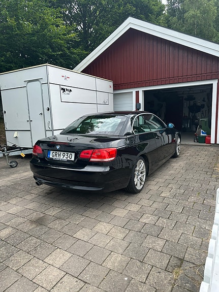 BMW 320i 3 of 3