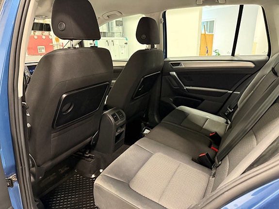Volkswagen Golf Sportsvan 12 of 13