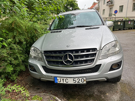 Mercedes-Benz ML280 2 of 5