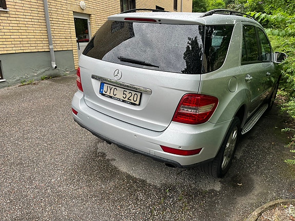 Mercedes-Benz ML280 3 of 5