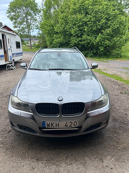 BMW 320d 3 of 5