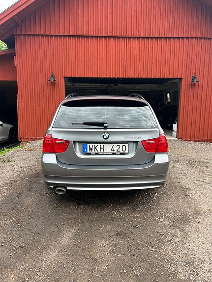 BMW 320d 4 of 5