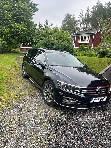 Volkswagen Passat 2 of 3