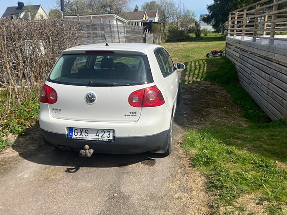 Volkswagen Golf V 3 of 3