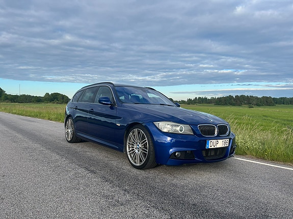 BMW 330d 3 of 5