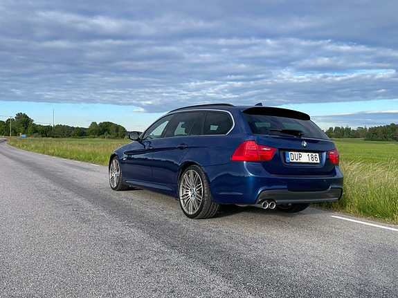 BMW 330d 4 of 5
