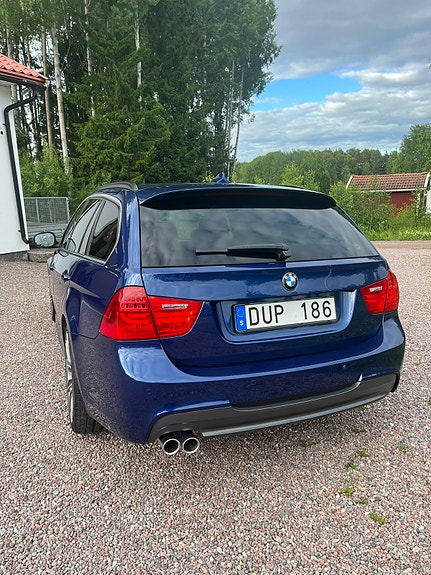 BMW 330d 5 of 5