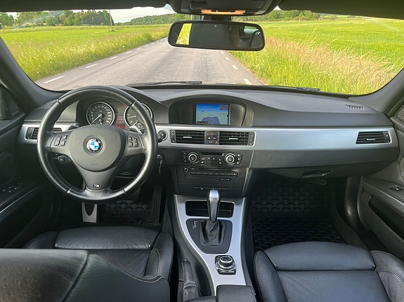 BMW 330d 6 of 7