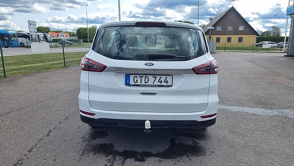 Ford S-MAX 4 of 5