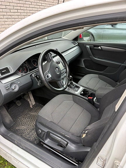 Volkswagen Passat 3 of 5