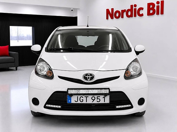Toyota Aygo 2 of 5