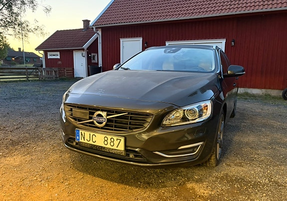 Volvo V60 2 of 5
