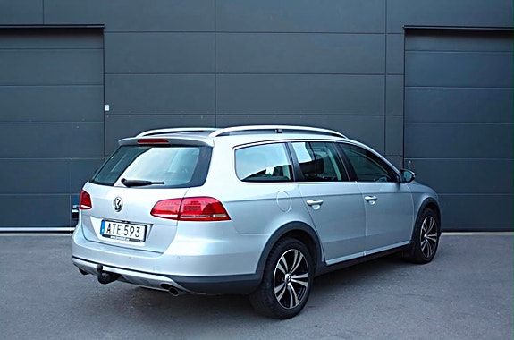 Volkswagen Passat Alltrack 3 of 5