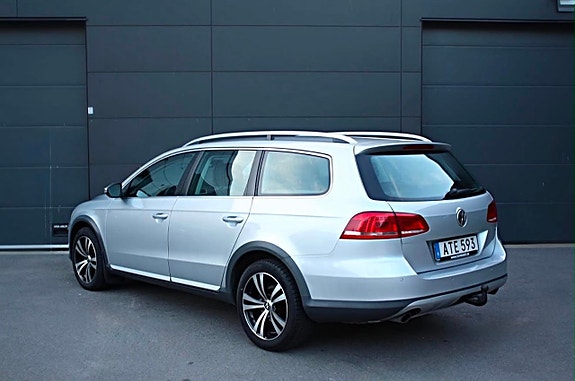 Volkswagen Passat Alltrack 4 of 5