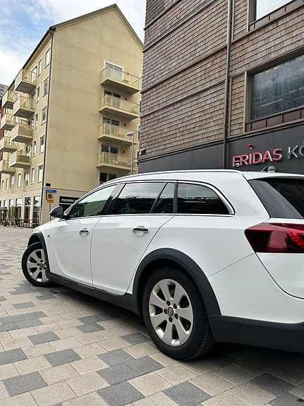 Opel Insignia Country Tourer 4 of 5
