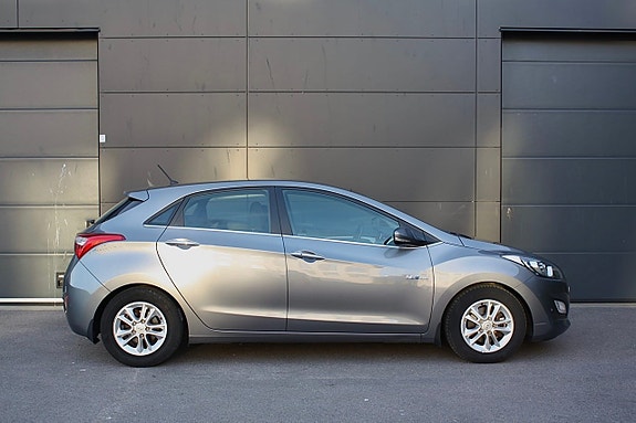 Hyundai i30 2 of 5