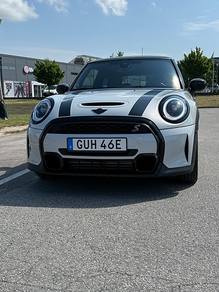 MINI Cooper S 4 of 5