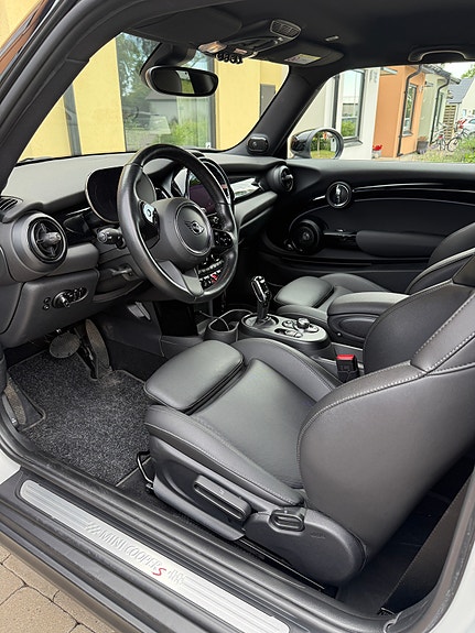 MINI Cooper S 5 of 5