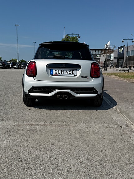 MINI Cooper S 2 of 5